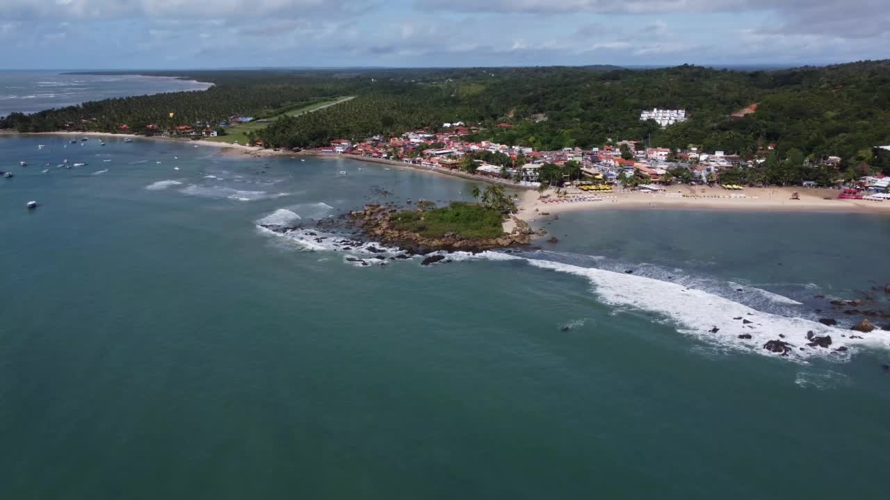 神奇的天堂海滩，有许多椰子树- Morro de São Paulo，巴伊亚，巴西视频下载