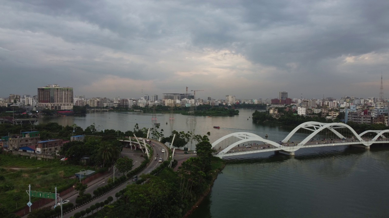 日落无人机视频哈蒂希尔湖在达卡，孟加拉国-股票视频视频素材