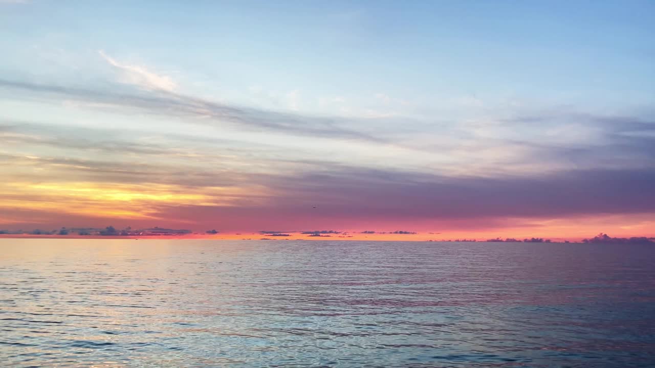 冲绳浦尾西海岸的夜景视频素材