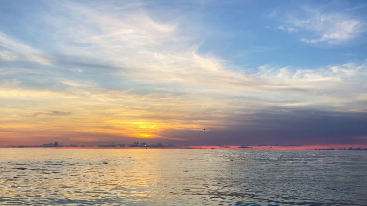 冲绳浦尾西海岸的夜景视频素材