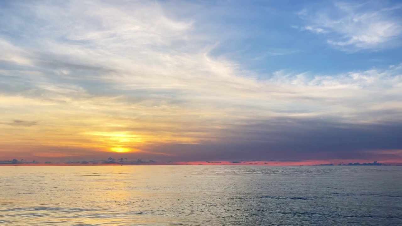 冲绳浦尾西海岸的夜景视频素材