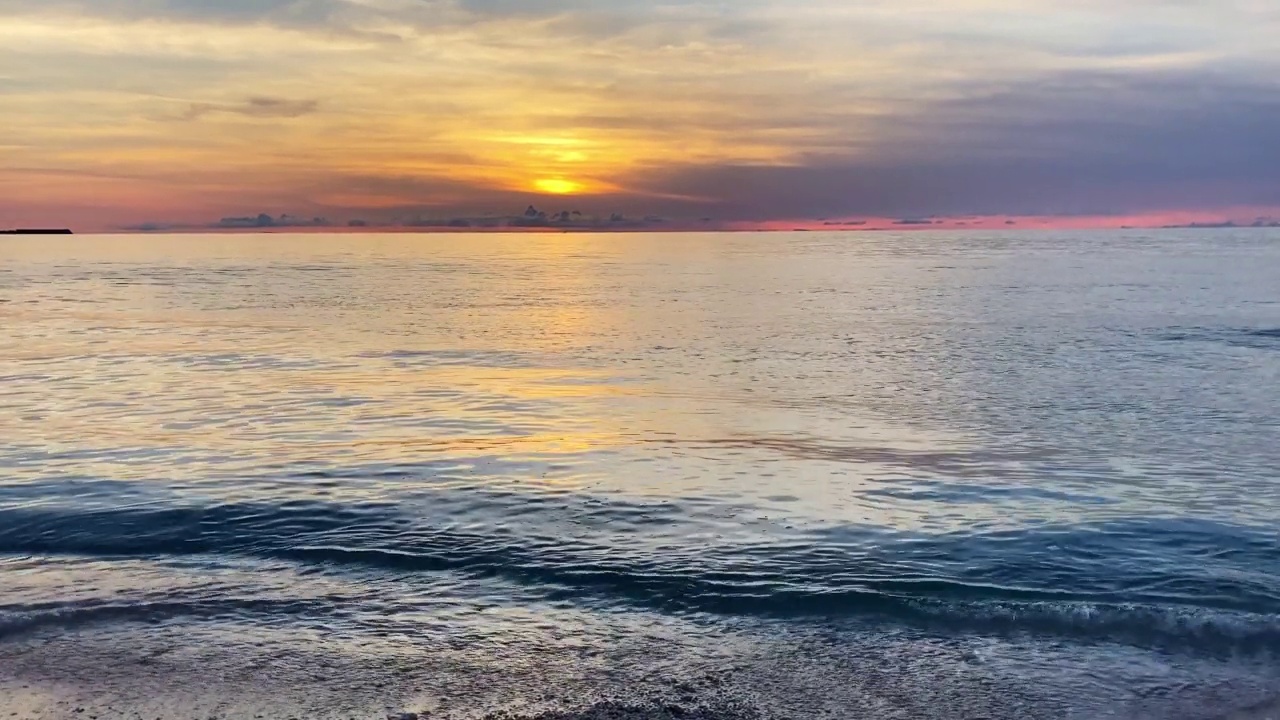 冲绳浦尾西海岸的夜景视频素材