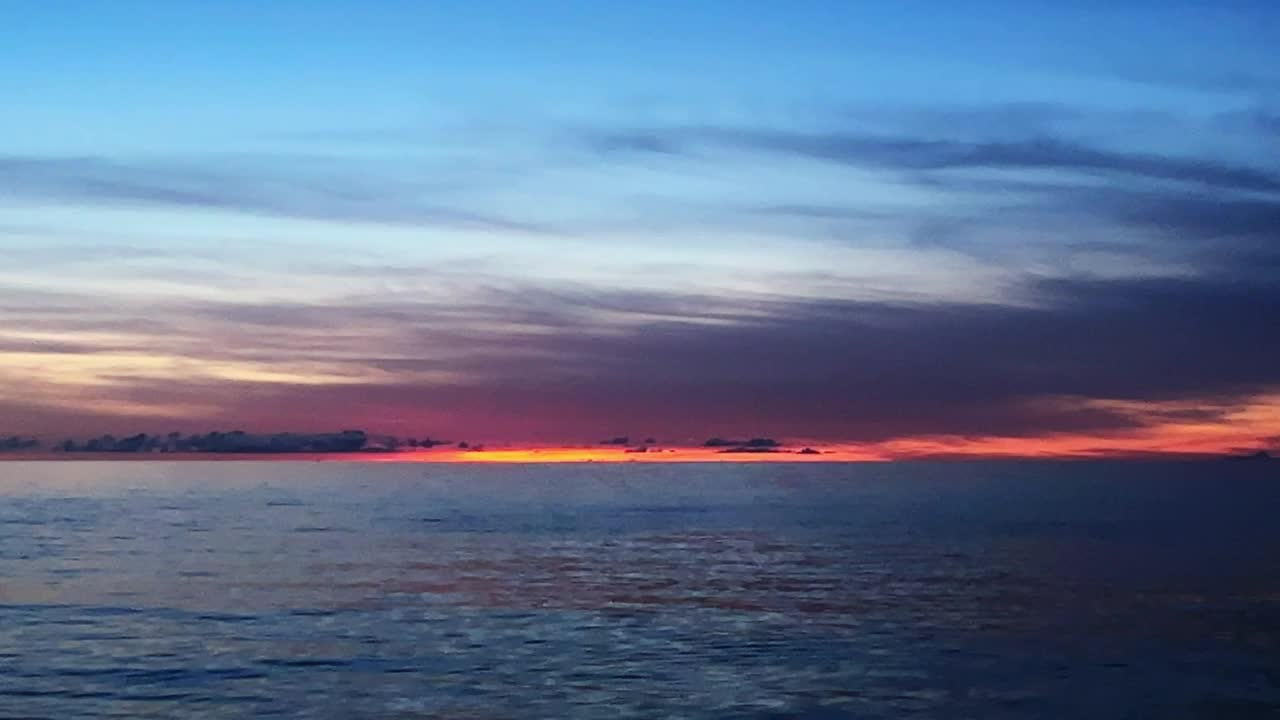 冲绳浦尾西海岸的夜景视频素材