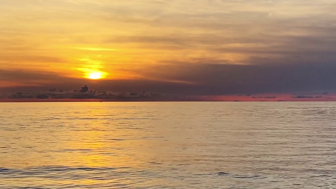 冲绳浦尾西海岸的夜景视频素材