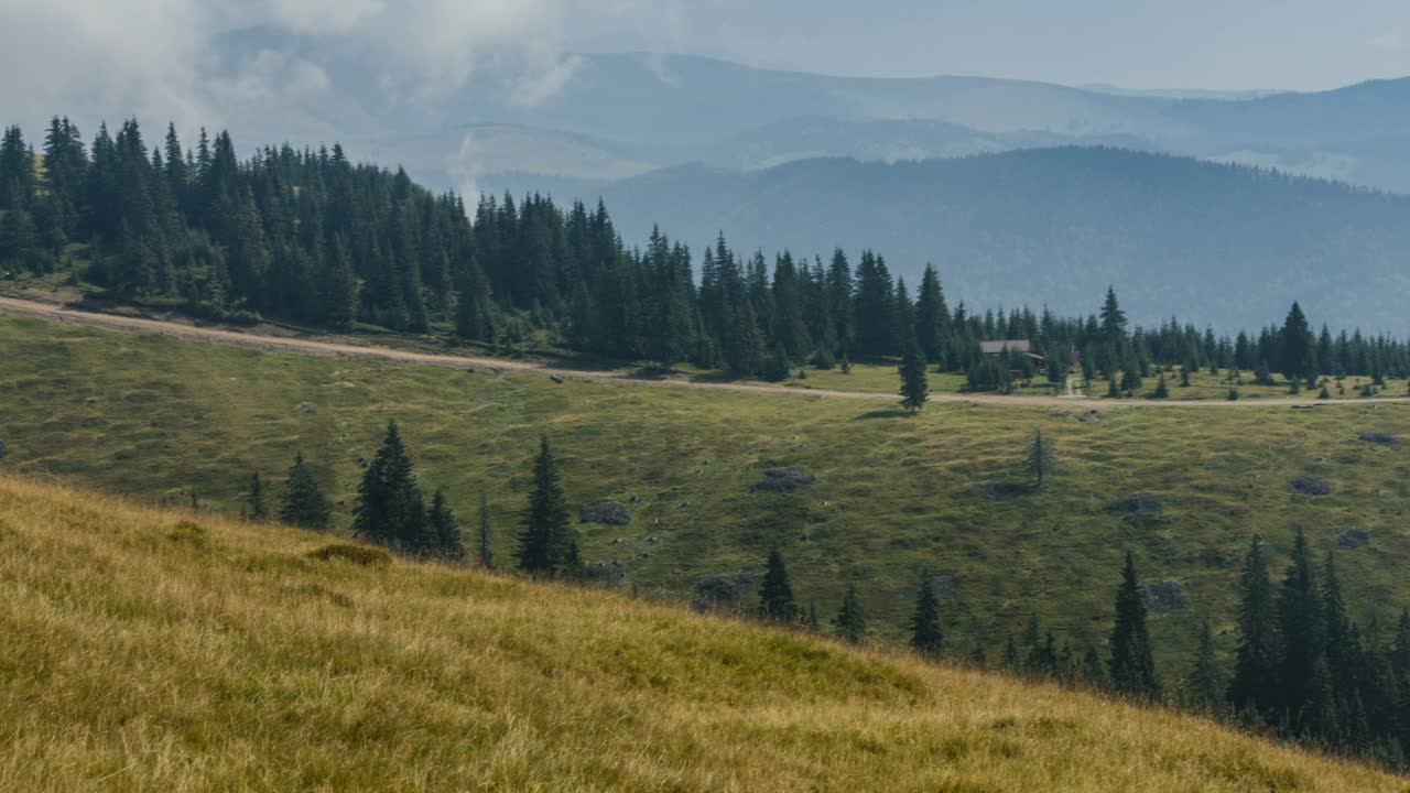 巴郎山脉的全景图视频素材