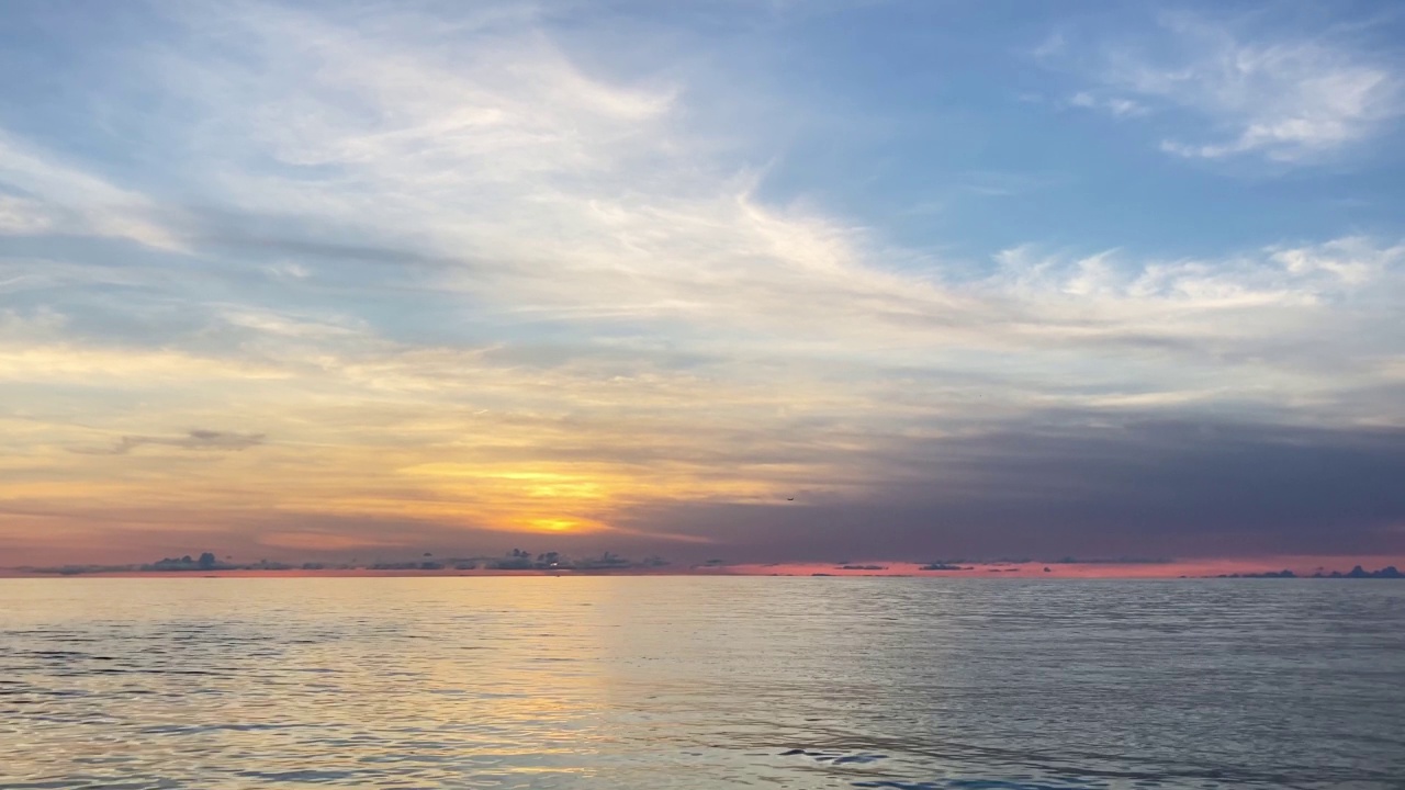 冲绳浦尾西海岸的夜景视频素材