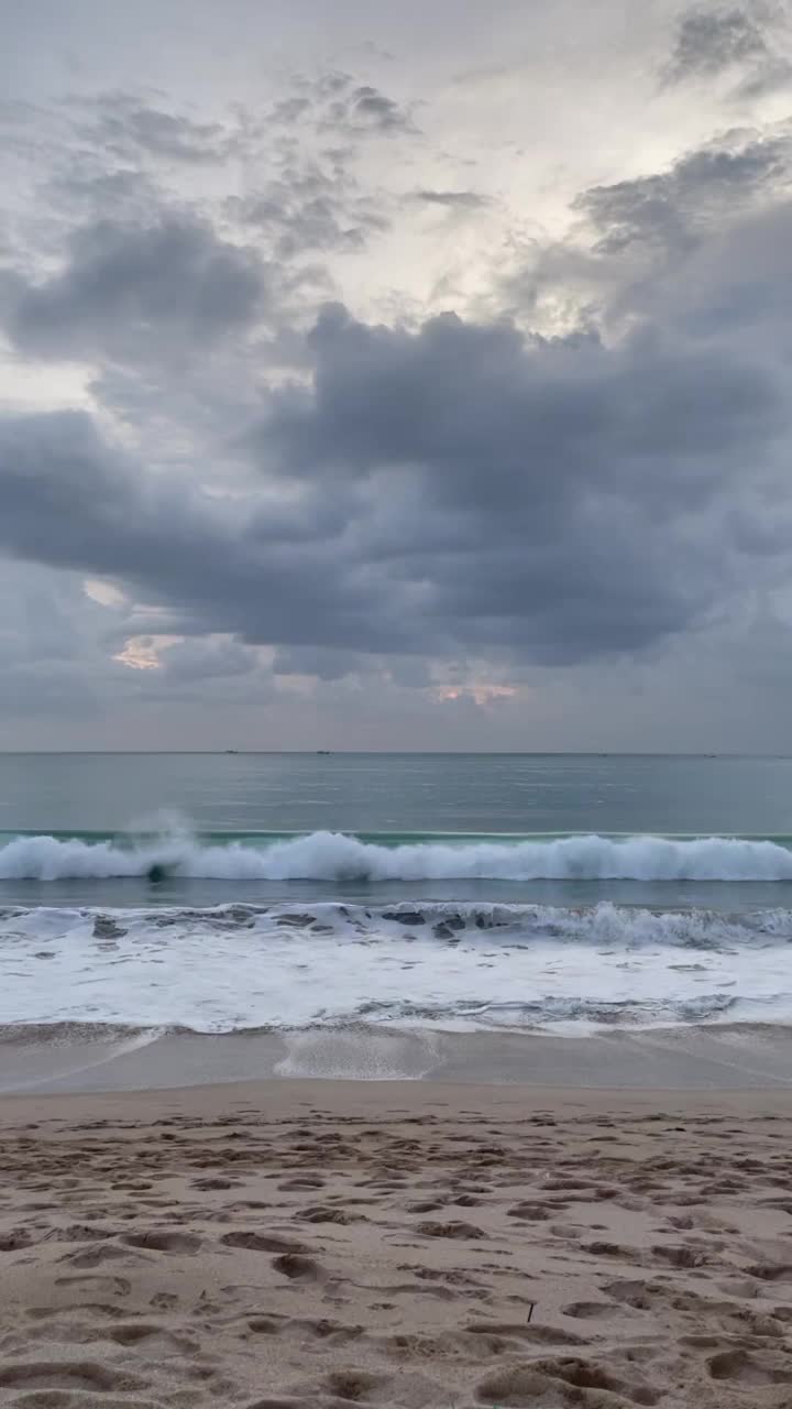 海滩上的海浪视频素材