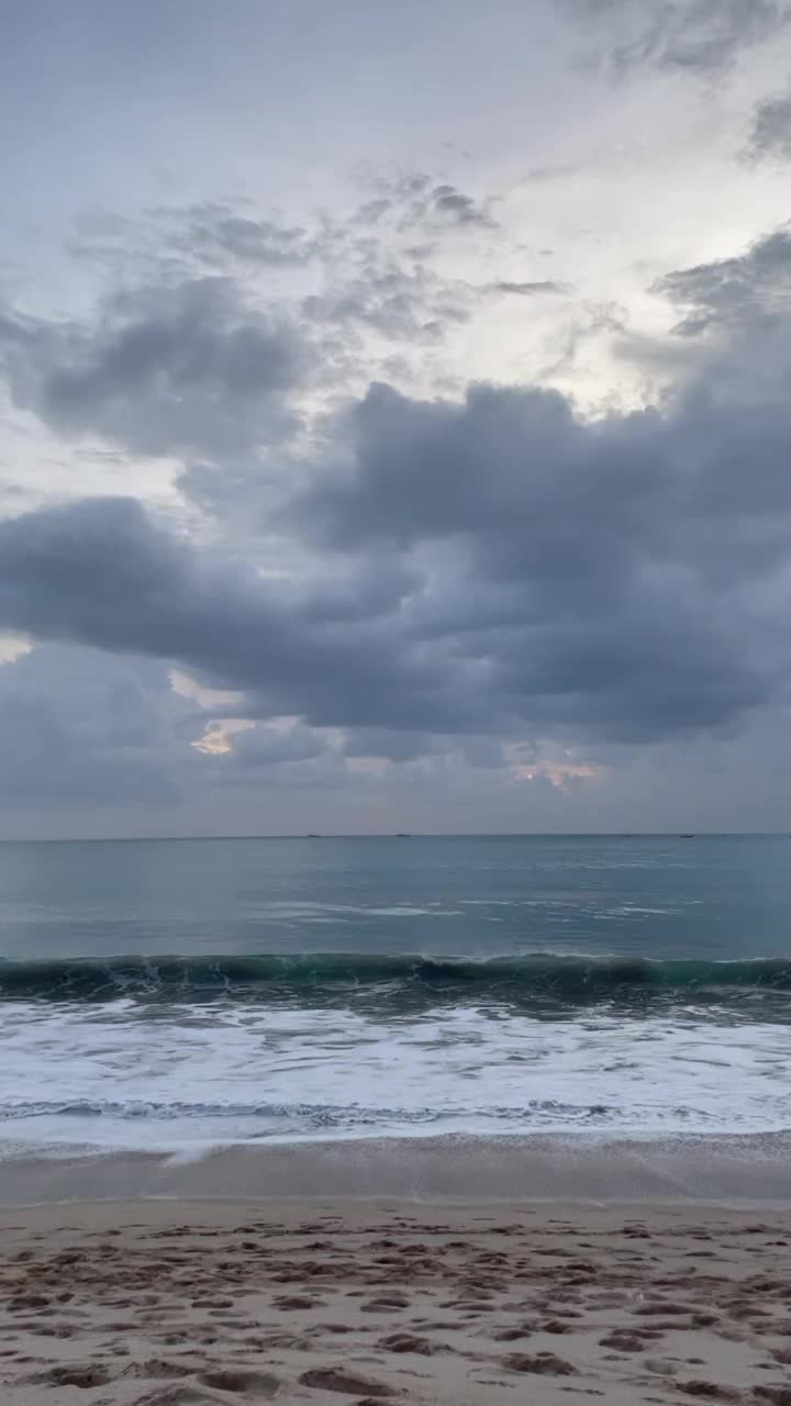 海滩上的海浪视频下载