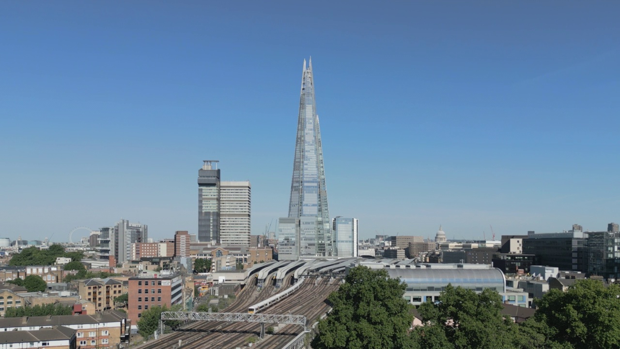 从无人机视角拍摄的伦敦桥车站和碎片时光流逝(Shard TIME LAPSE视频素材