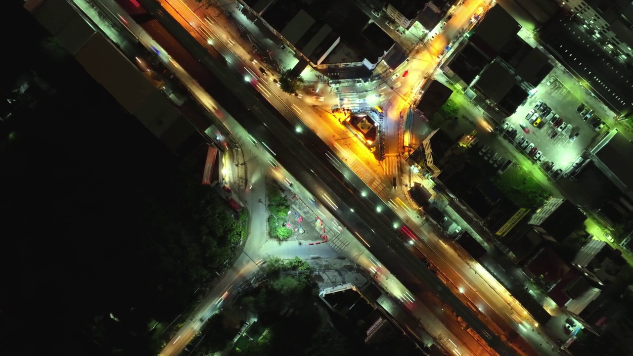 4K延时和超延时，高峰时段的交通和夜间道路上的桥。视频素材