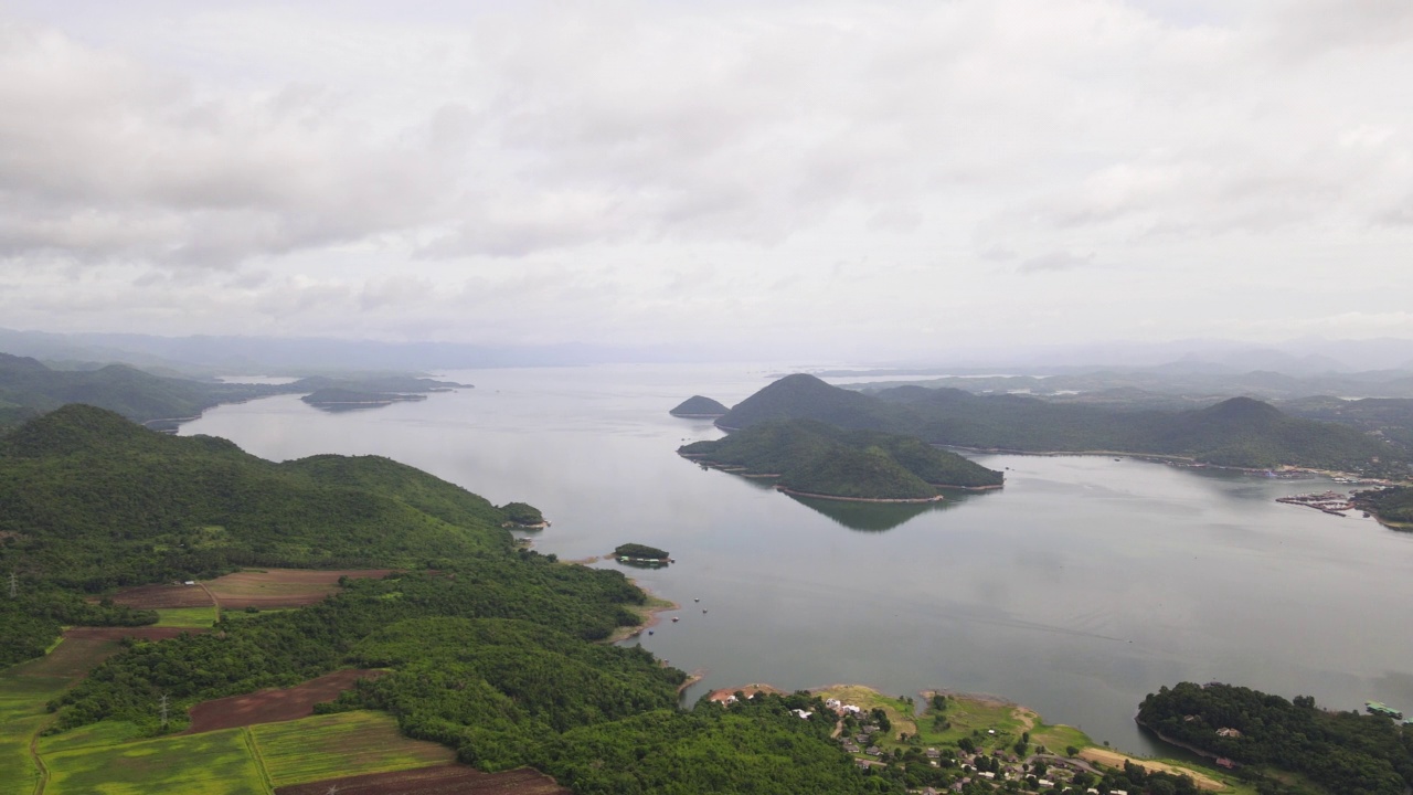 飞越水坝和水库湖视频素材