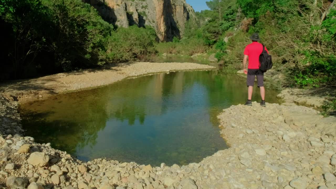 人是拉伸。视频素材