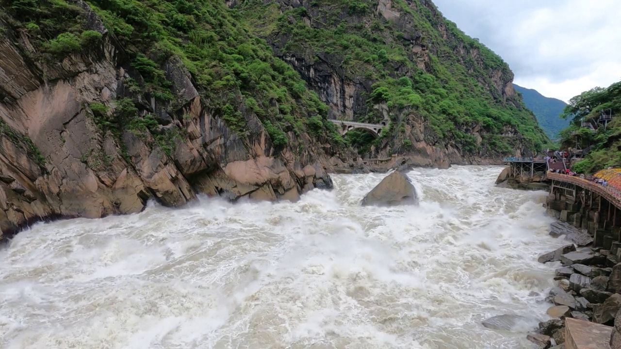 长江第一湾——虎跳峡视频素材