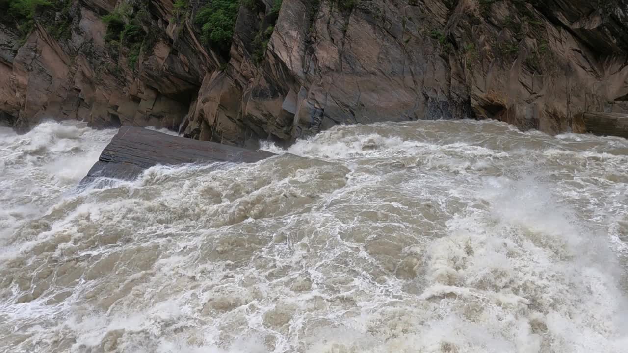 长江第一湾——虎跳峡视频素材