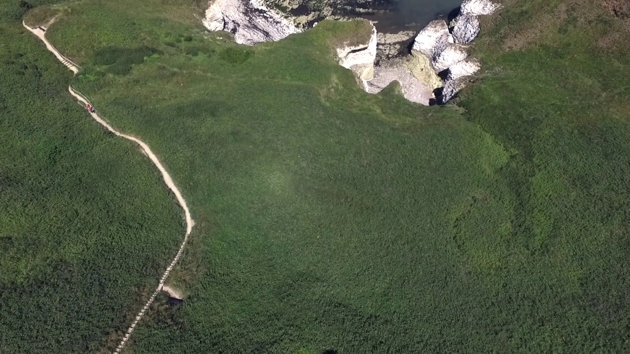 约克郡侏罗纪海岸线上的Flamborough Head灯塔视频素材