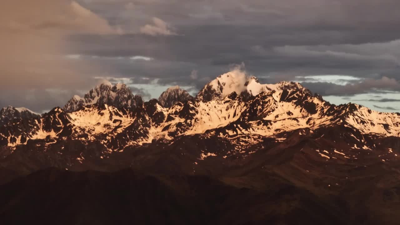 藏区雪山鸟瞰图视频素材