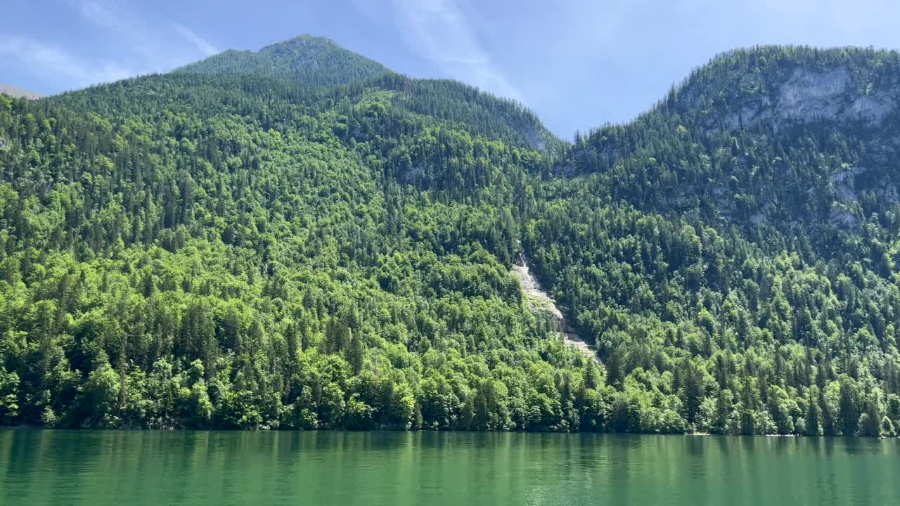 依山傍水的风景视频素材