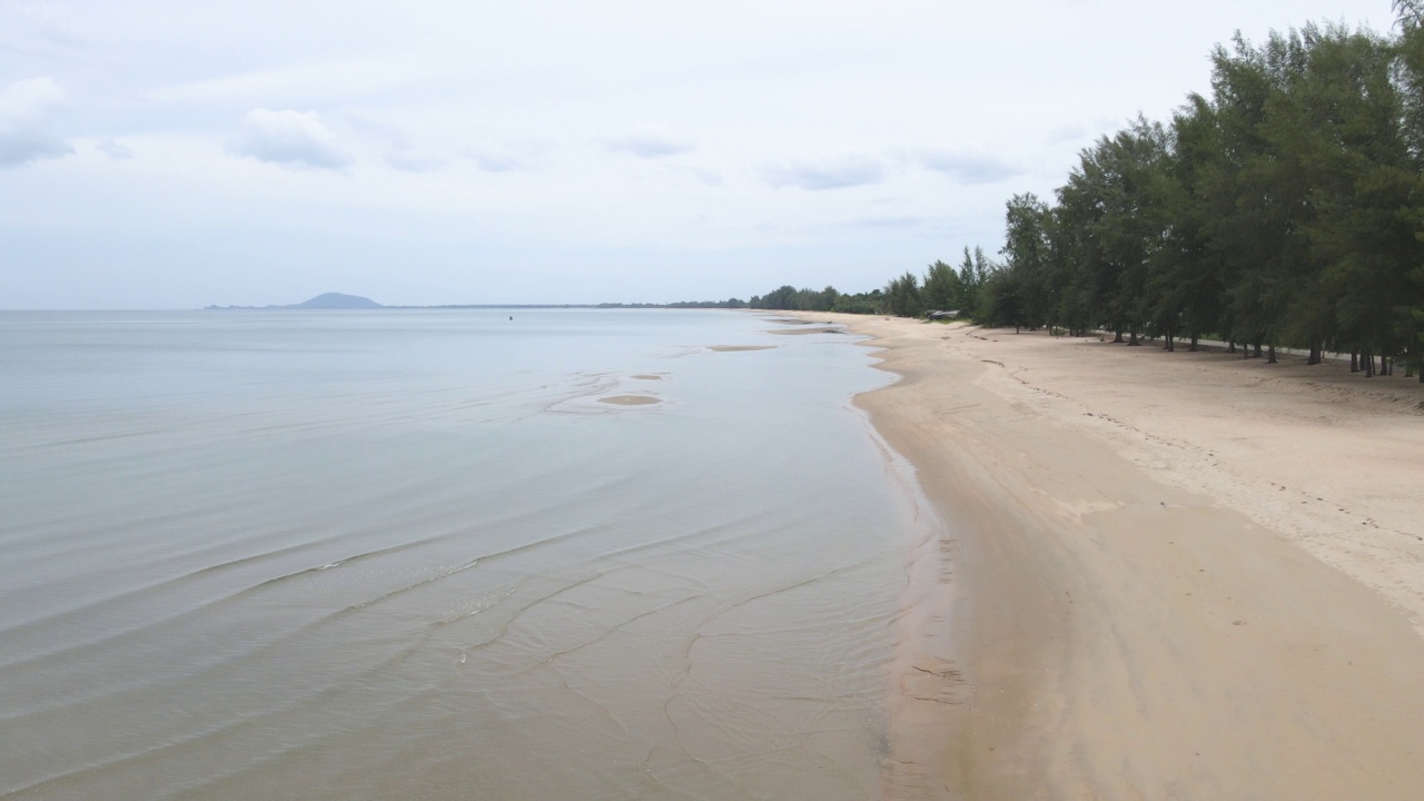 海洋和热带海滩的鸟瞰图视频素材