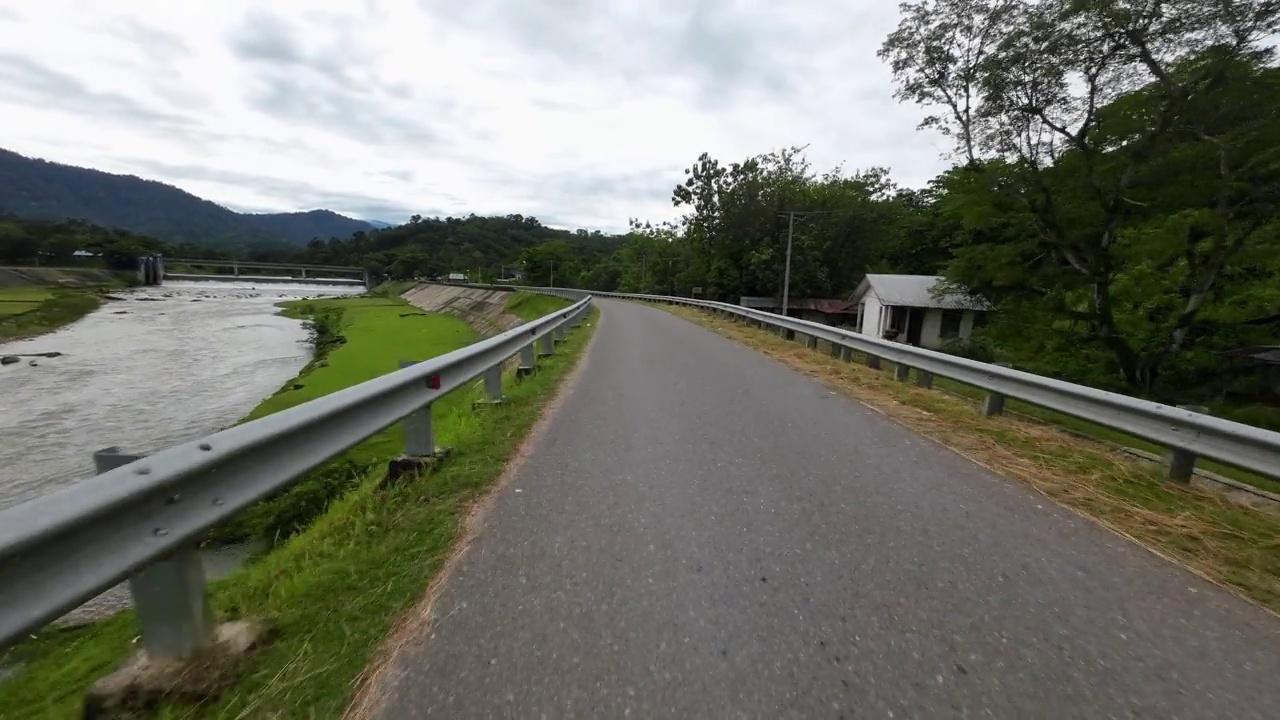 水坝边上的路视频素材