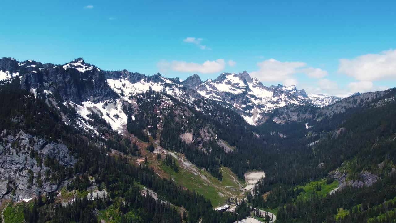 北卡斯卡德，华盛顿，从太平洋山脊步道(PCT)视频素材