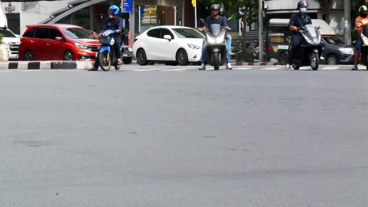 泰国曼谷华兰芳铁路城市街道上的交通。视频素材