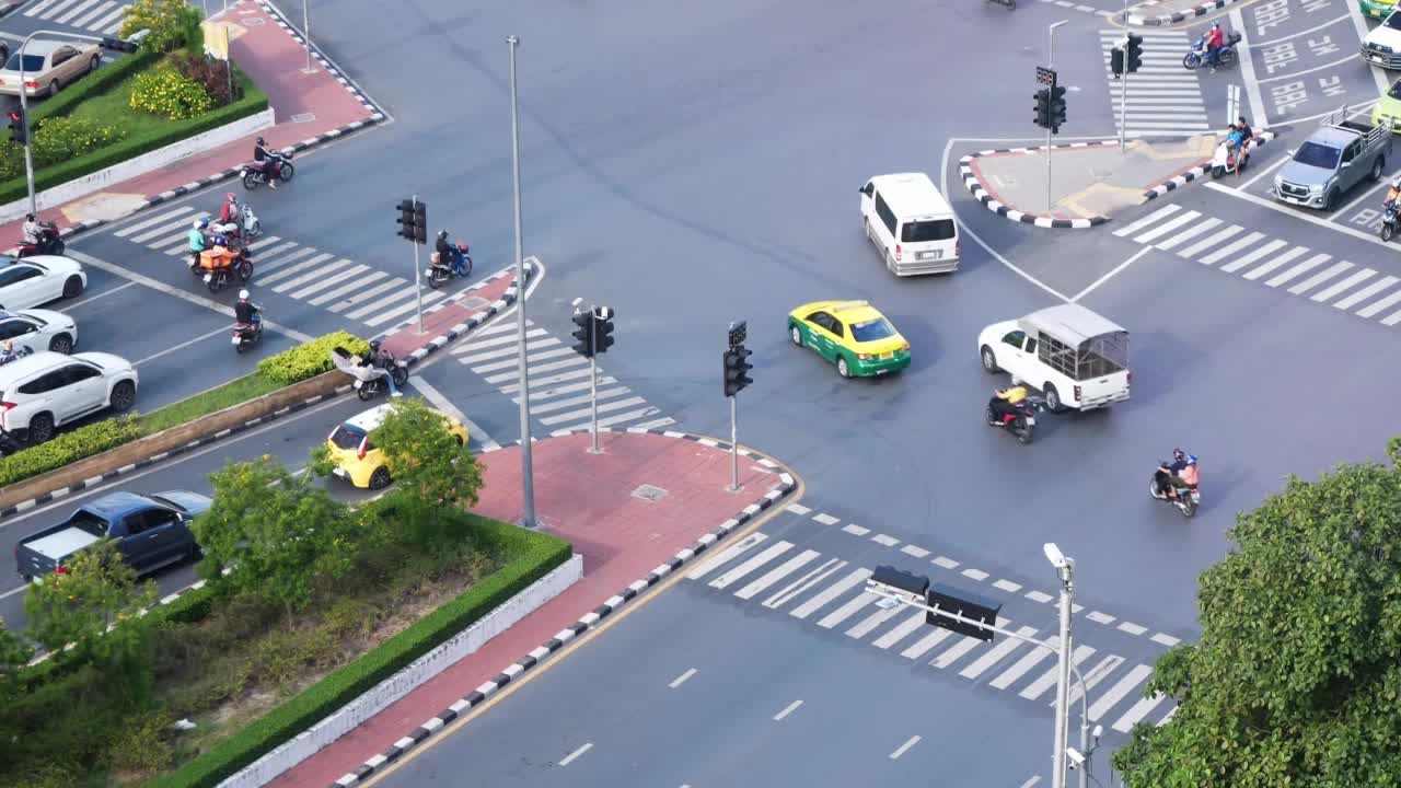 泰国曼谷华兰芳铁路城市街道上的交通。视频素材