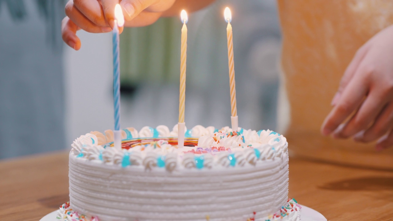 生日的亚洲女人视频素材