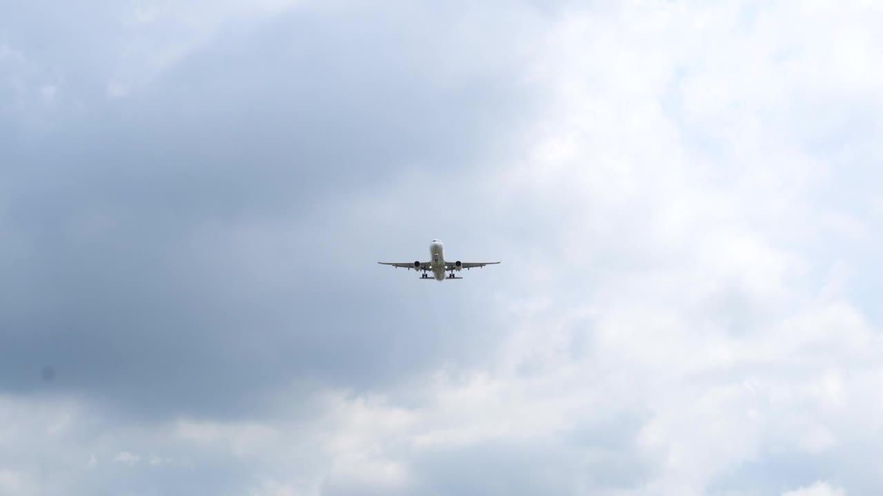 飞机在天空视频素材