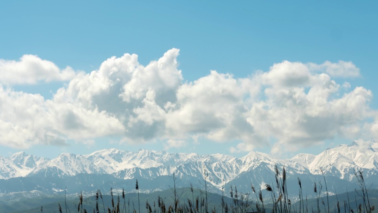 时光流逝，雪山白云视频素材