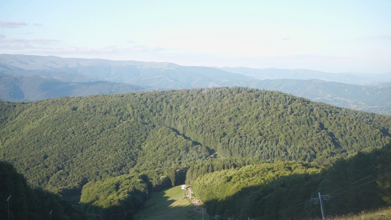 马其顿Osogovo山上的夏季滑雪中心视频素材