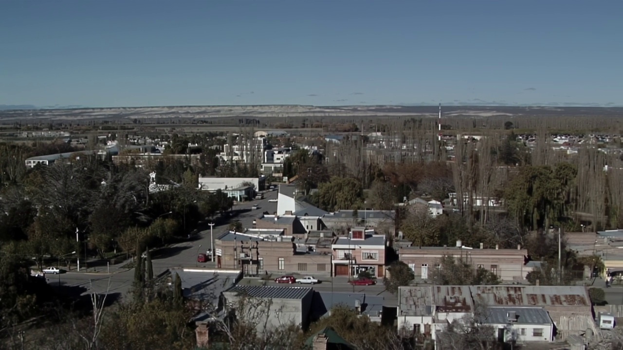 高角度视角的盖曼，威尔士殖民地村庄附近Trelew, Chubut省，巴塔哥尼亚，阿根廷，南美洲。视频素材