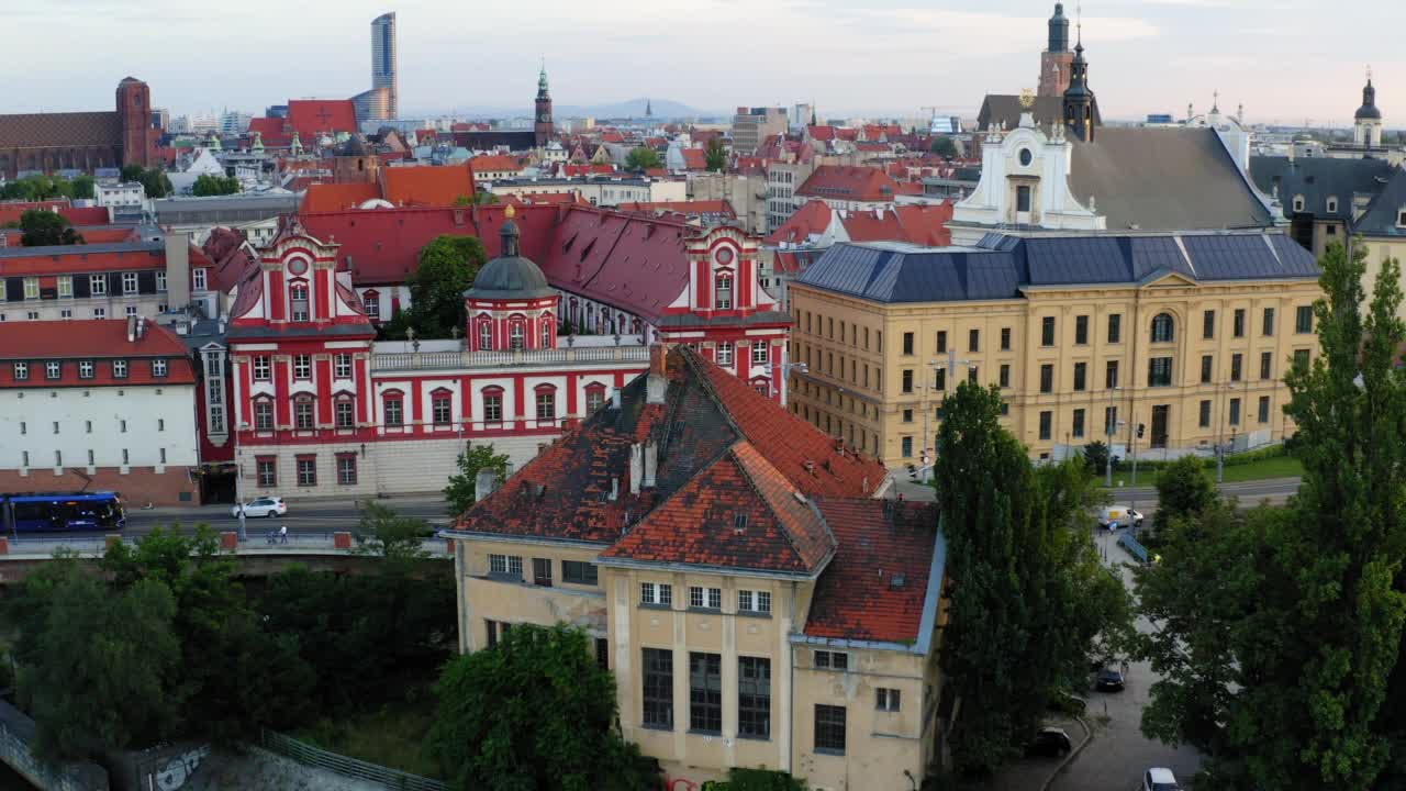 公立大学Wrocław视频下载