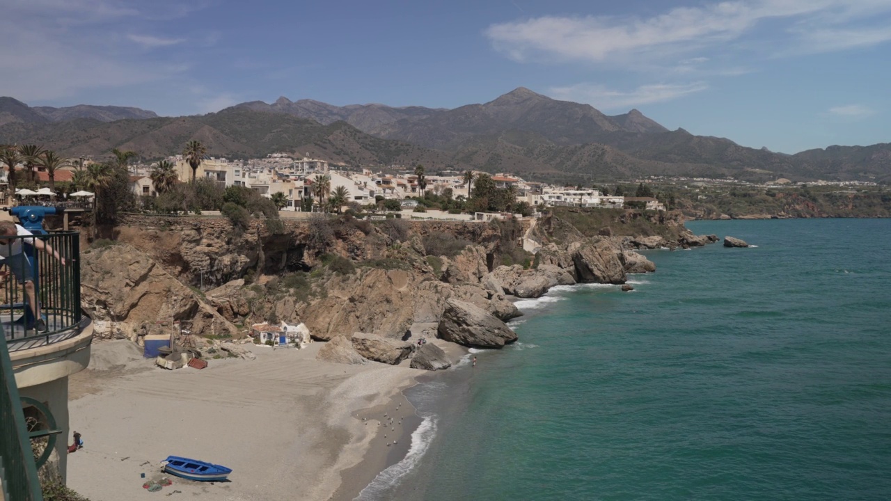 Playa de Calahonda海滩和海岸线，Nerja，太阳海岸，马拉加省，安达卢西亚，西班牙，地中海，欧洲视频素材