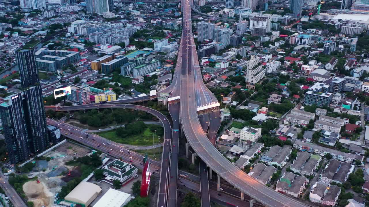 曼谷高架道路的鸟瞰图视频素材