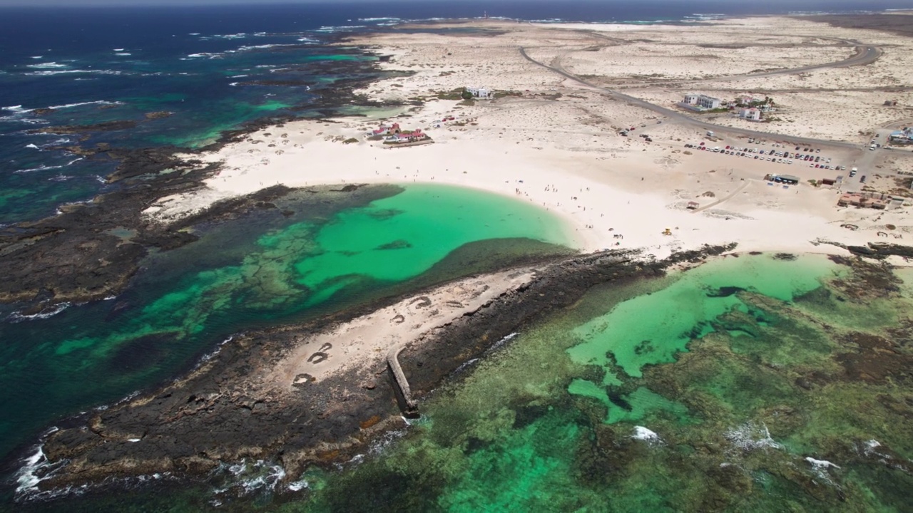 航拍的海滩De La Concha, El Cotillo, Fuerteventura，加那利群岛，西班牙。视频素材