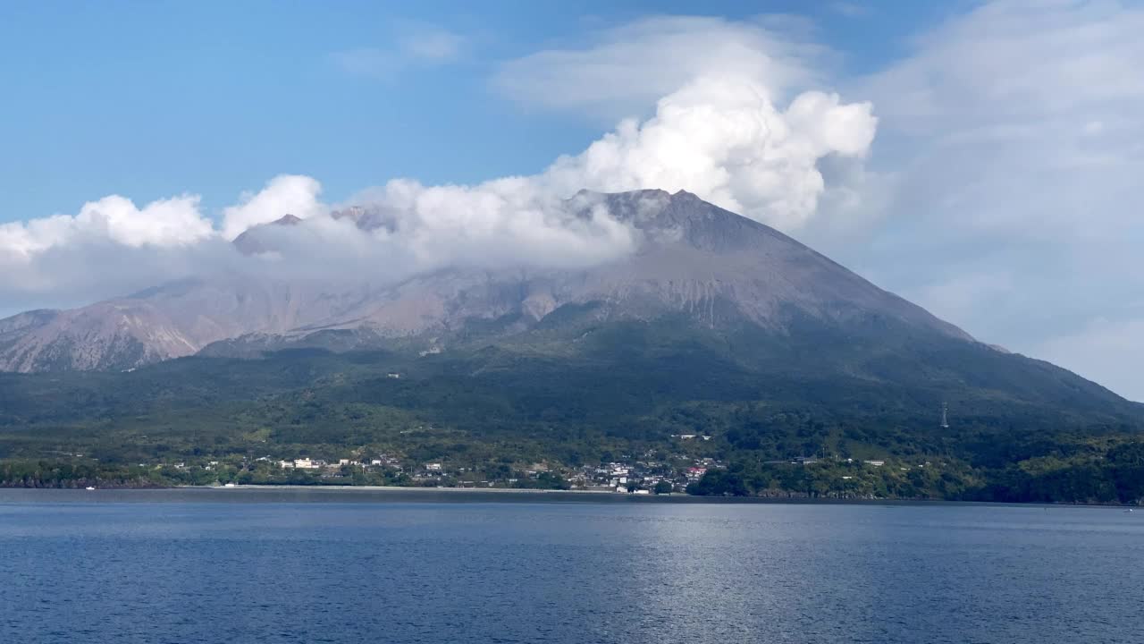 鹿儿岛金子湾樱岛的镜头，大海的特写。日本。视频素材