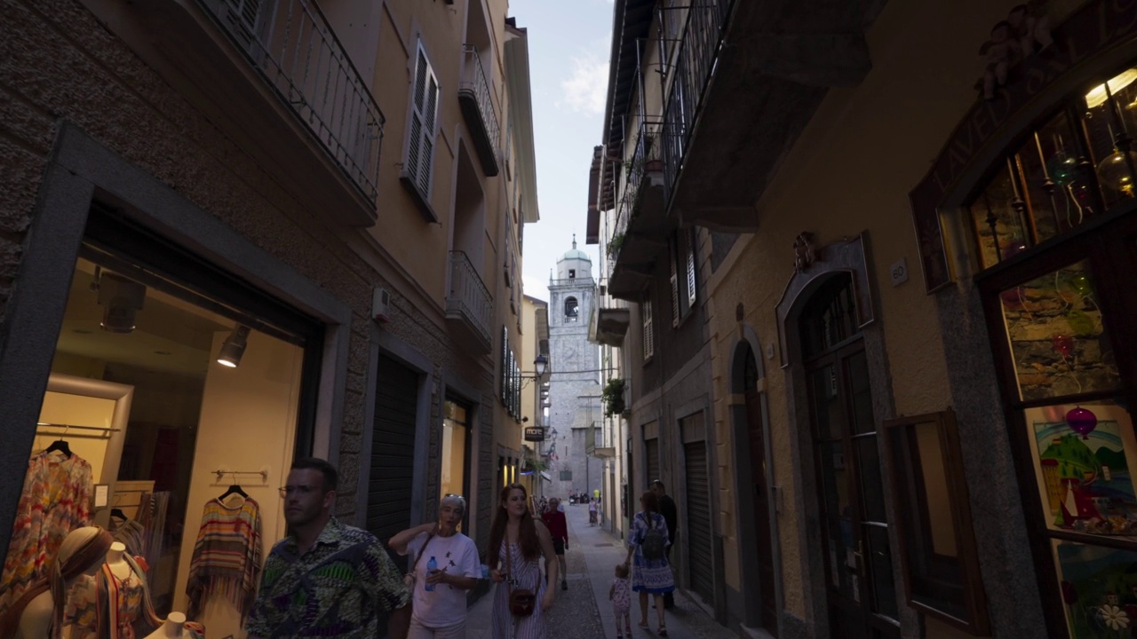 Chiesa San Giacomo在贝拉吉奥湖畔小镇，贝拉吉奥，科莫湖，伦巴第，意大利湖泊，意大利，欧洲视频素材