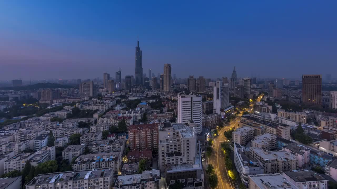 城市黑夜变成白昼视频素材