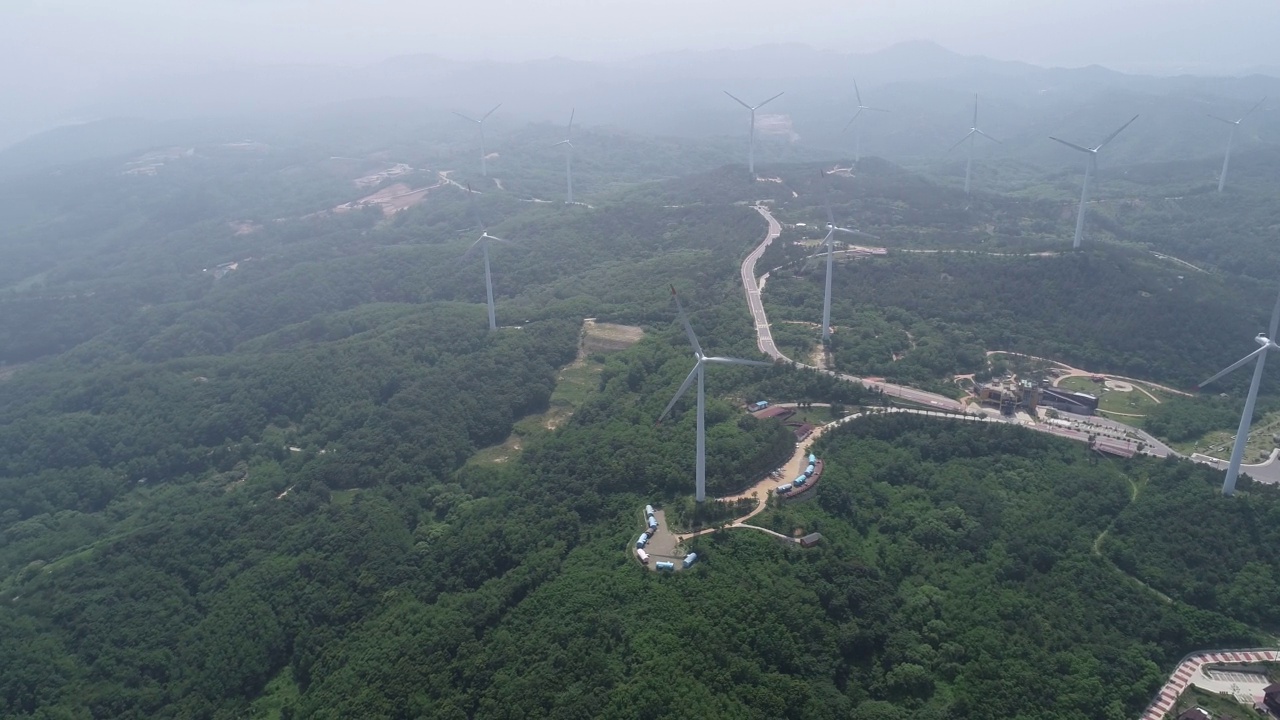 韩国庆尚北道盈德郡盈德郡的盈德风电场和自然视频素材