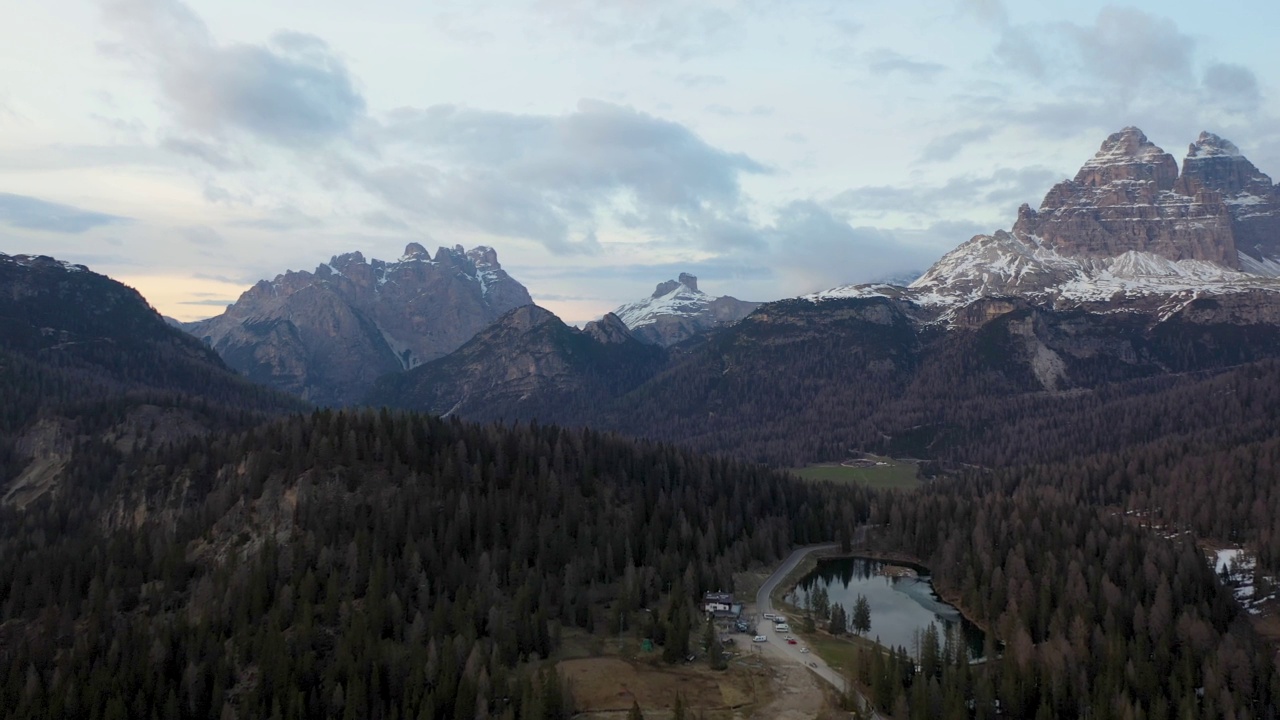 环形湖，拉瓦雷多三座山峰，Dolomites，意大利阿尔卑斯山，意大利视频素材