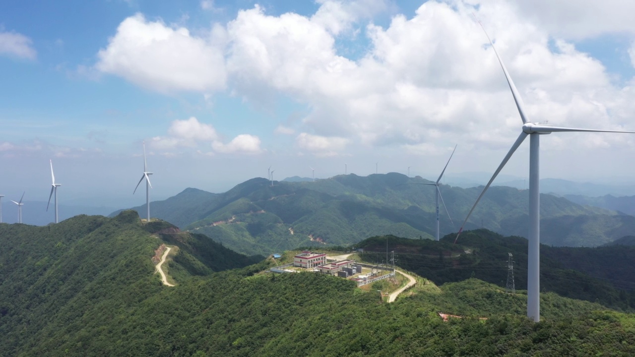 大型风电场的航拍，江西，中国视频素材