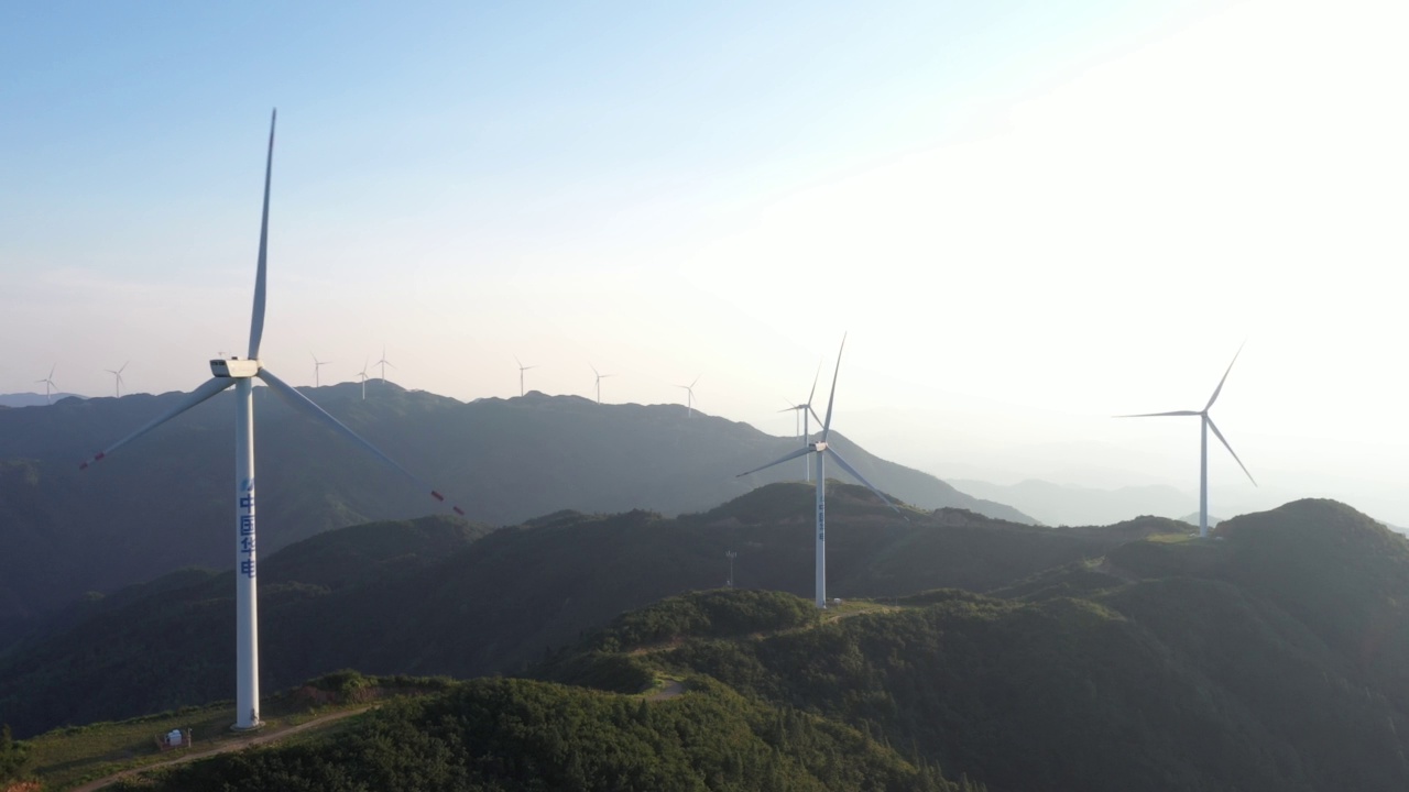 大型风电场的航拍，江西，中国视频素材