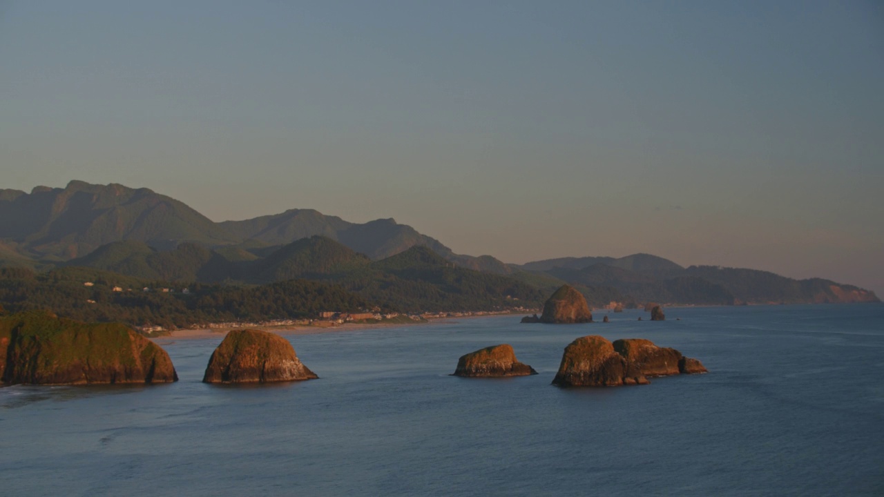 佳能海滩在夕阳下的时间流逝视频素材