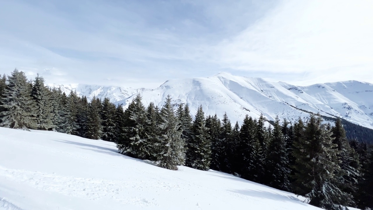 阿尔卑斯山冬季雪峰全景图视频素材