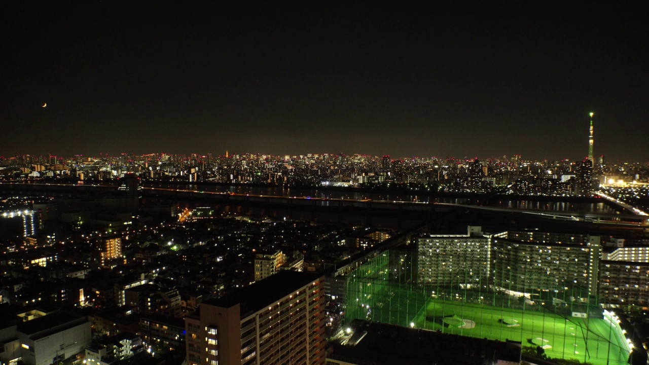 日本东京:东京都市景观。夜晚的时间，延时拍摄。视频素材