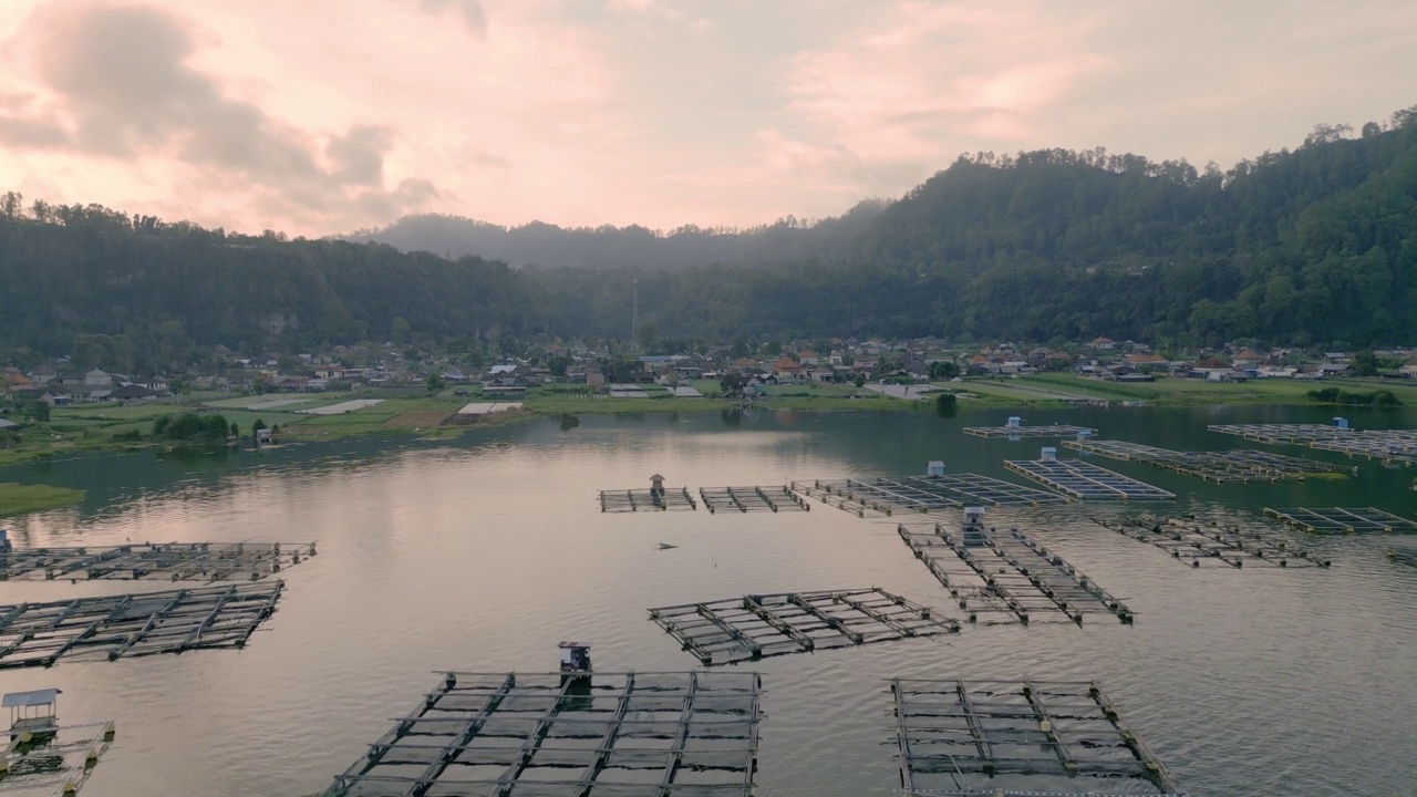 印尼巴厘岛巴图尔湖活火山视频素材