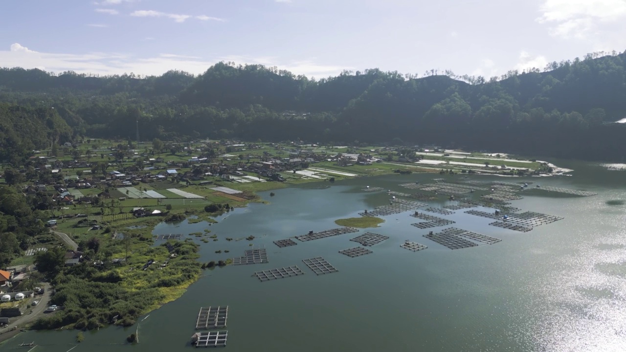 印尼巴厘岛巴图尔湖活火山视频素材