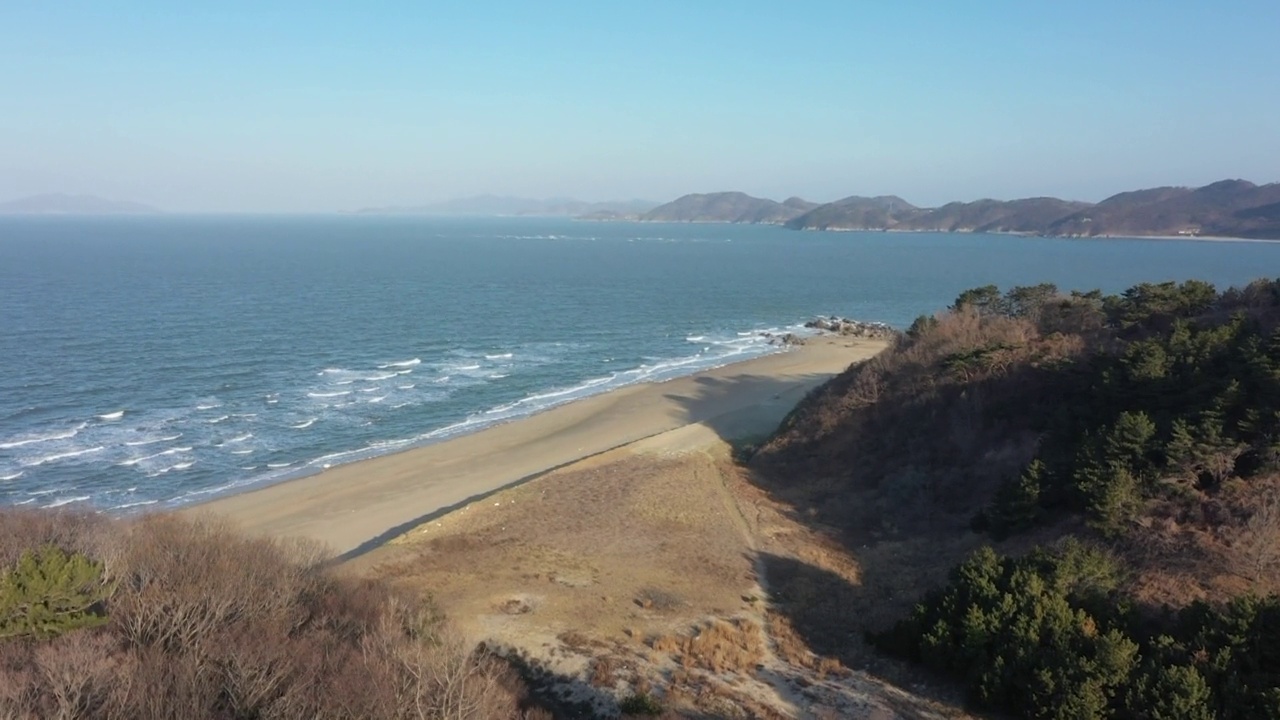 韩国仁川瓮津郡sasenbong岛的风景视频素材