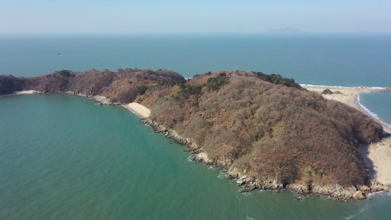 韩国仁川瓮津郡sasenbong岛的风景视频素材