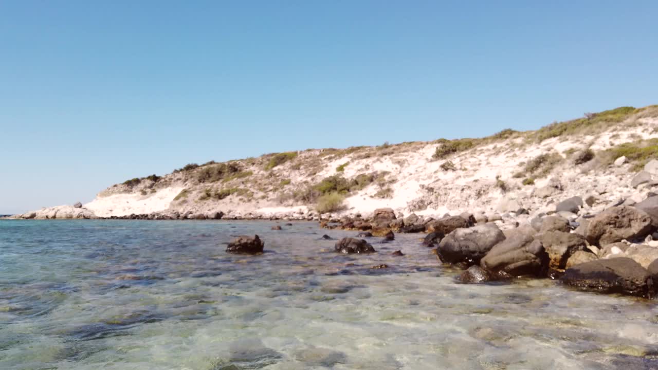 夏季清澈的海面和水下景色视频素材